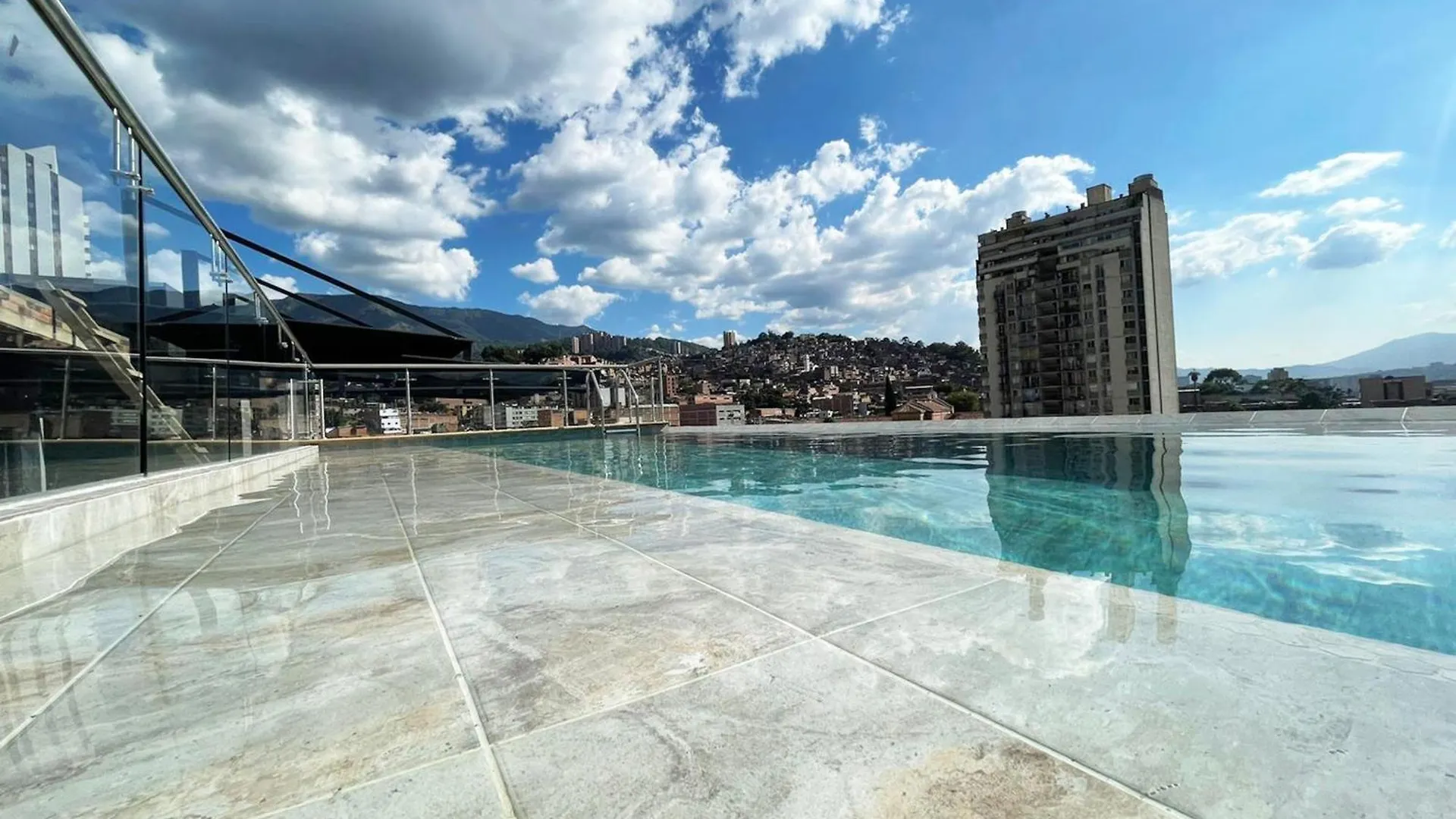 Apartahotel Con Piscina Μεντεγίν