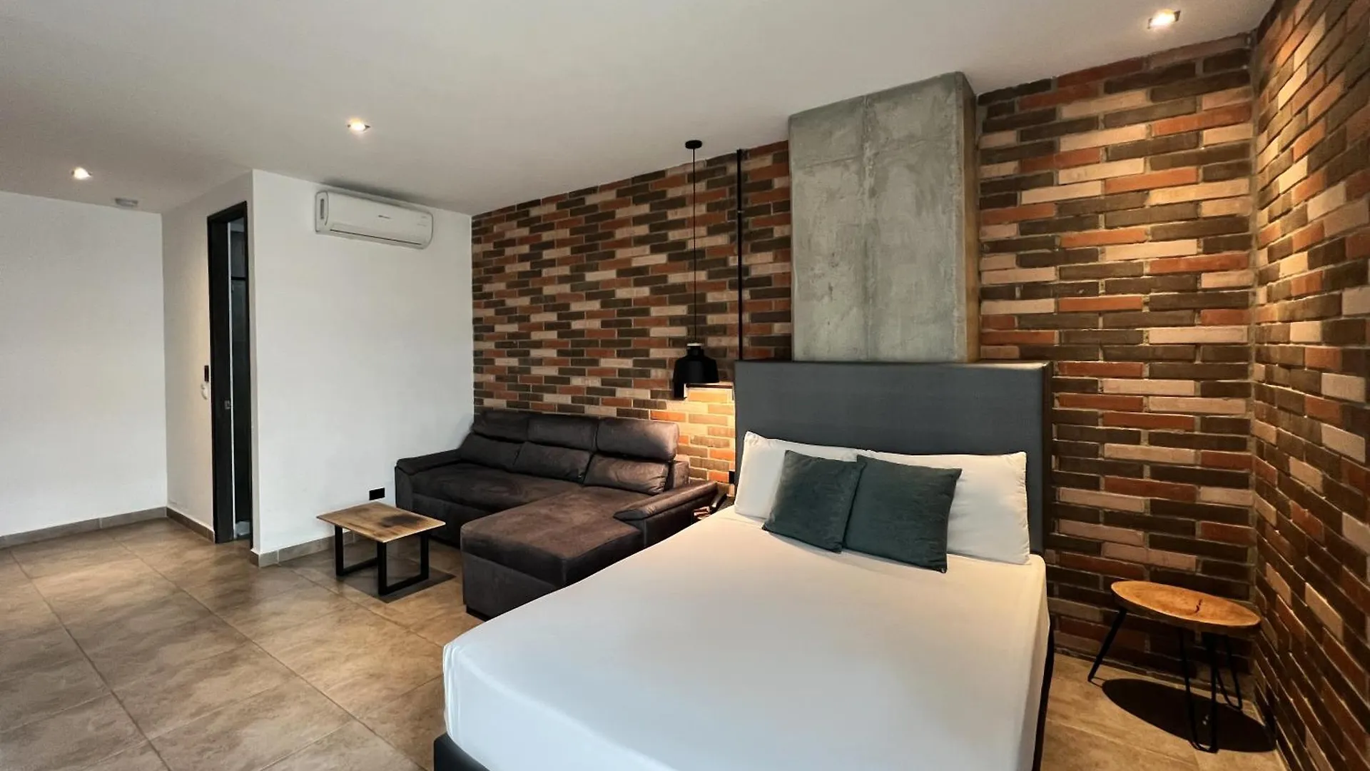 Apartahotel Con Piscina Μεντεγίν 0*,  Κολομβία
