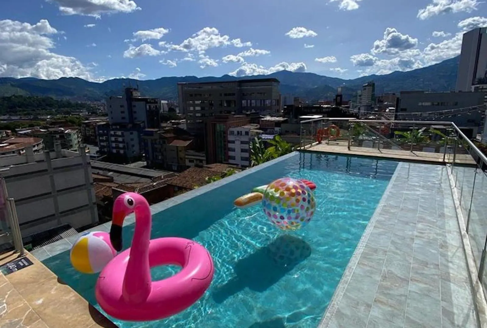 Apartahotel Con Piscina Medellín