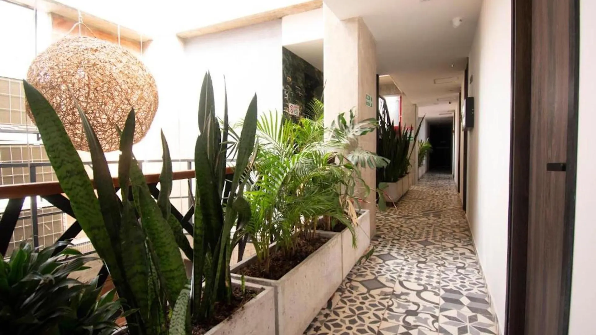 Apartahotel Con Piscina 메딜린 아파트호텔