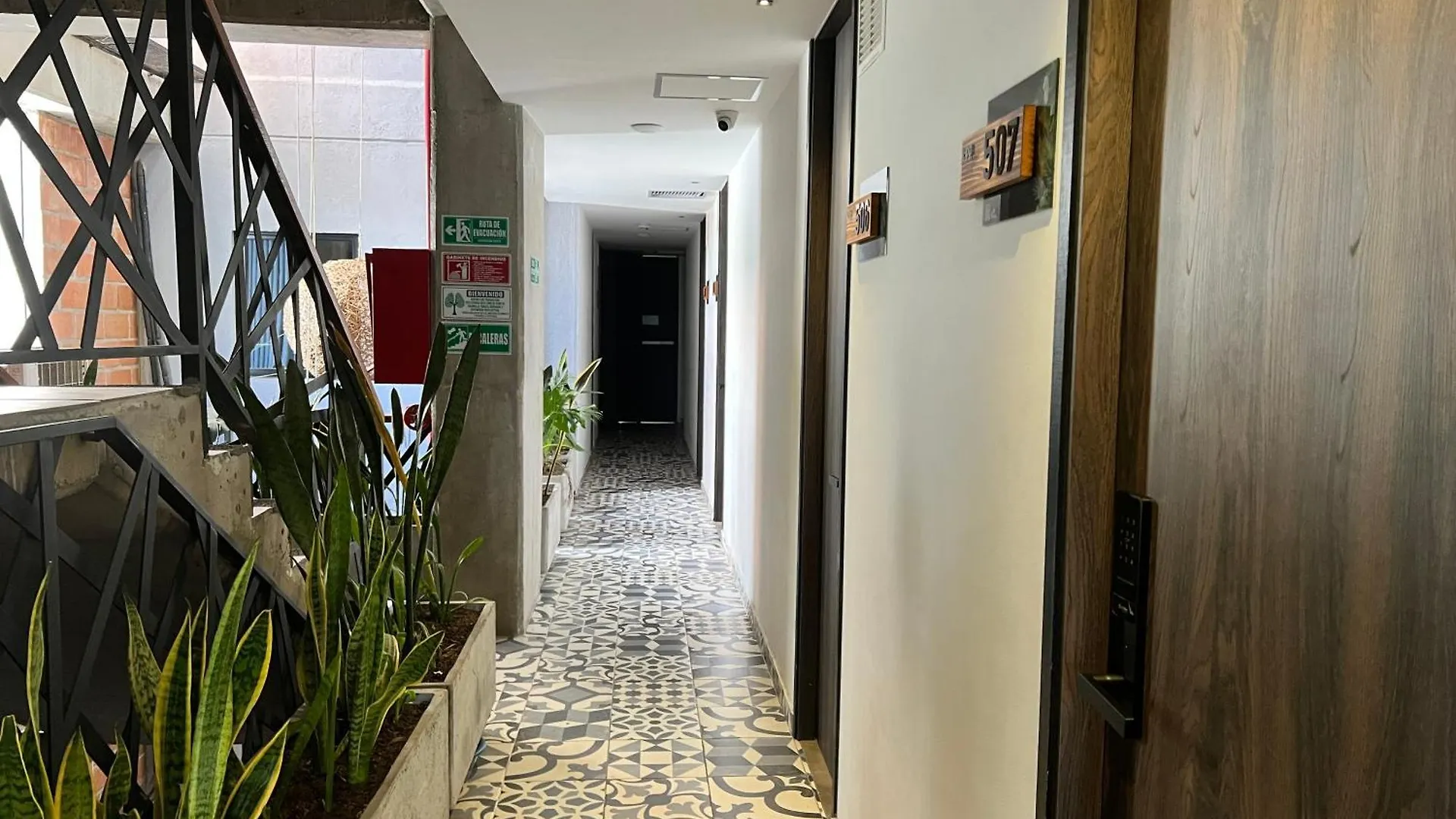 Apartahotel Con Piscina 메딜린 아파트호텔