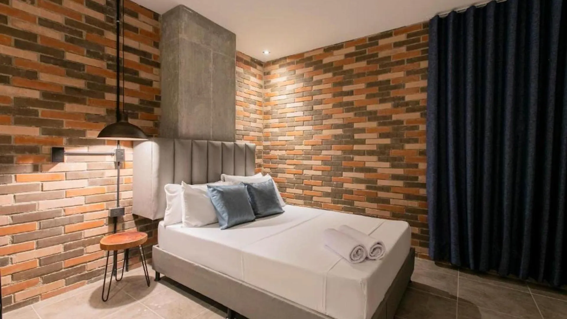 Apartahotel Con Piscina 메딜린 아파트호텔