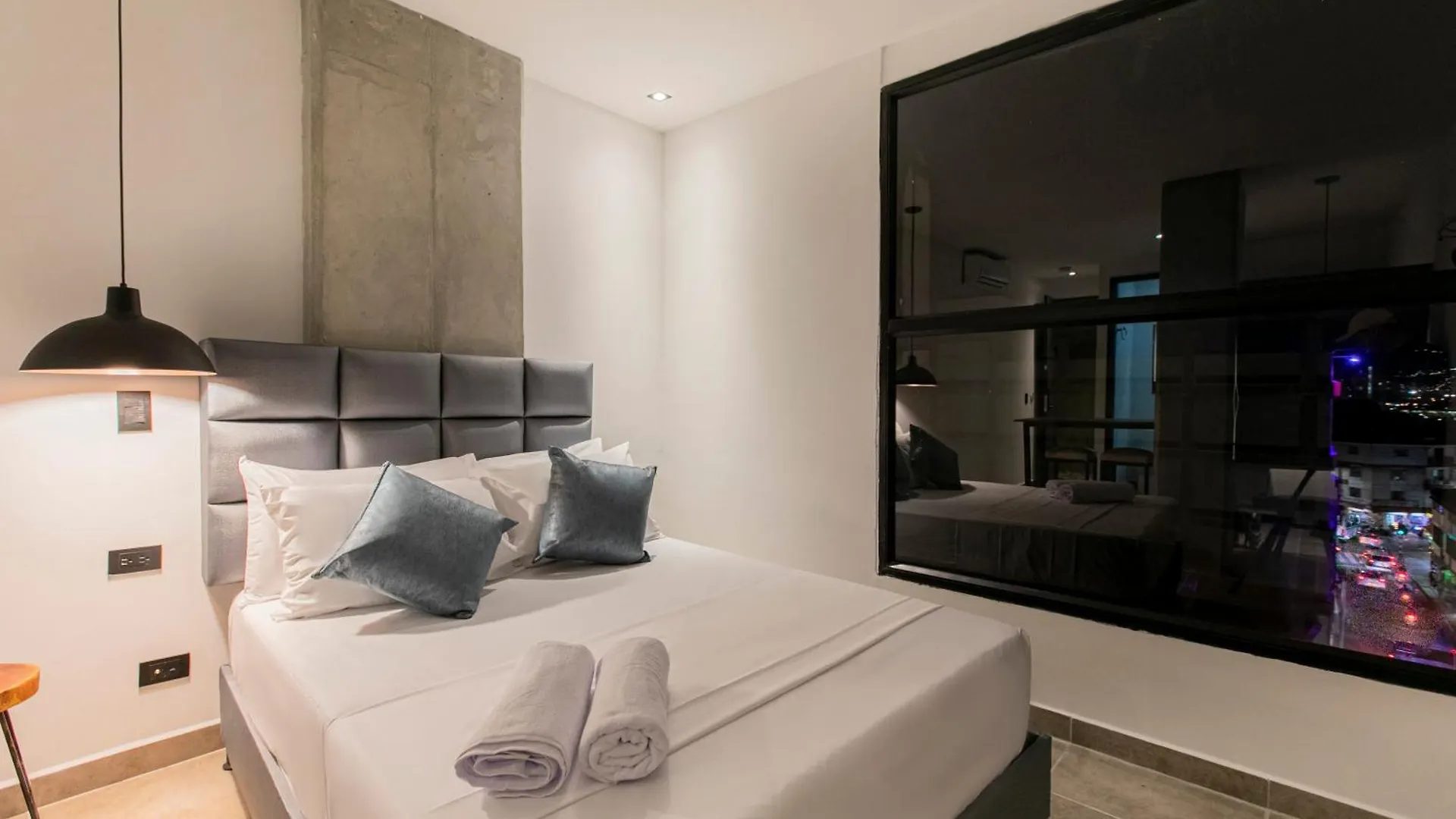 Apartahotel Con Piscina Medellin
