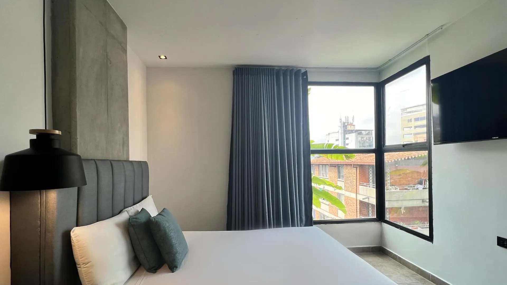Apartahotel Con Piscina Medellin Aparthotel